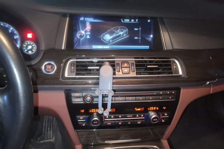 Used BMW 7 Series 2014 730Li Premium Edition Audio And AC Panel