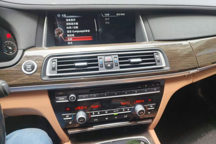 Used BMW 7 Series 2014 730Li Premium Edition Audio And AC Panel