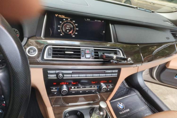 Used BMW 7 Series 2014 730Li Premium Edition Audio And AC Panel