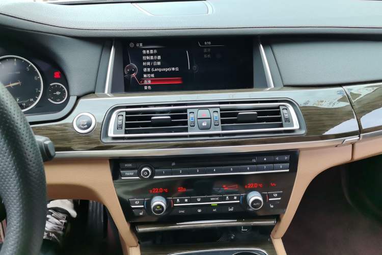Used BMW 7 Series 2014 730Li Premium Edition Audio And AC Panel