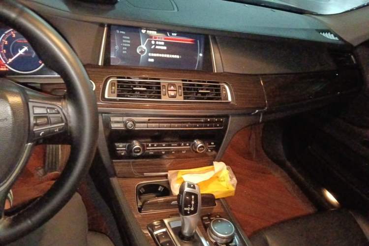 Used BMW 7 Series 2014 730Li Premium Edition Audio And AC Panel