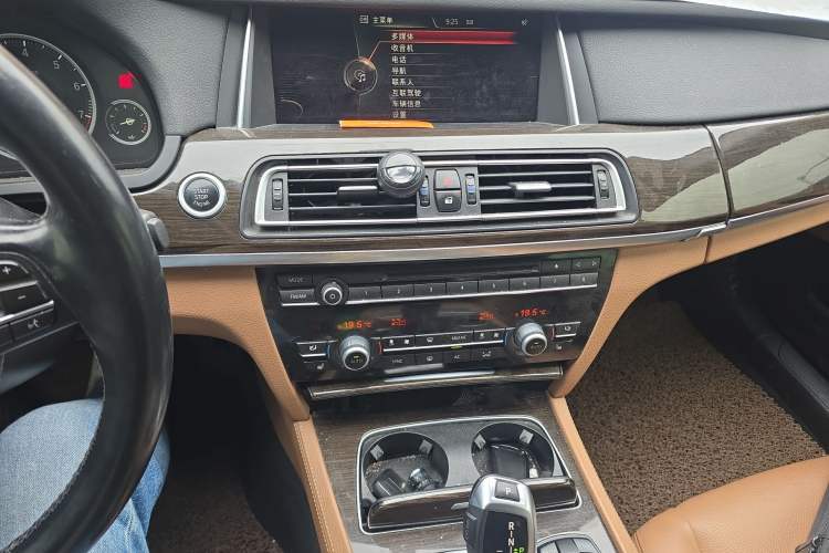 Used BMW 7 Series 2014 730Li Premium Edition Audio And AC Panel