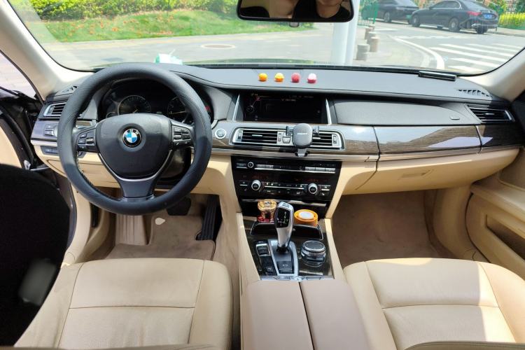 Used BMW 7 Series 2014 730Li Premium Edition Center Console