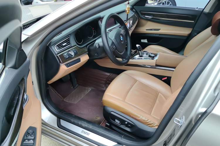 Used BMW 7 Series 2014 730Li Premium Edition Driver Seat