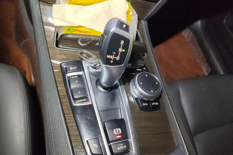 Used BMW 7 Series 2014 730Li Premium Edition Gear Lever