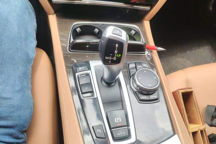 Used BMW 7 Series 2014 730Li Premium Edition Gear Lever