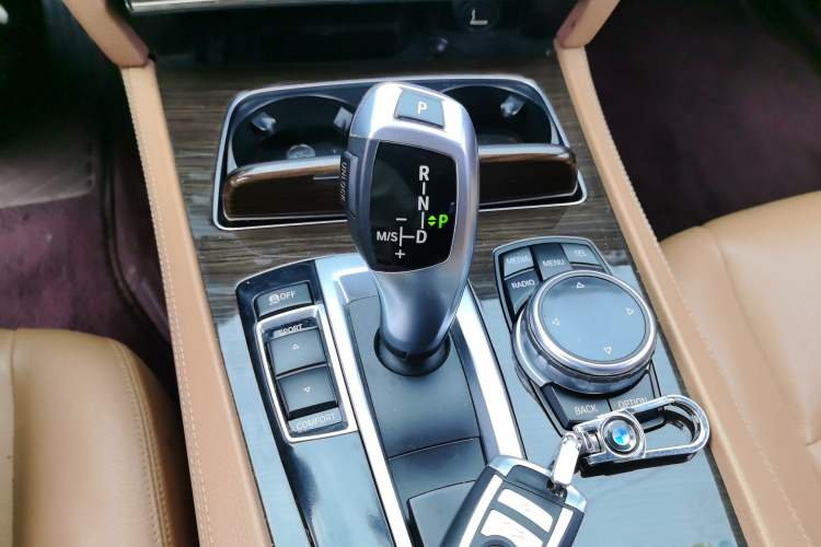 Used BMW 7 Series 2014 730Li Premium Edition Gear Lever