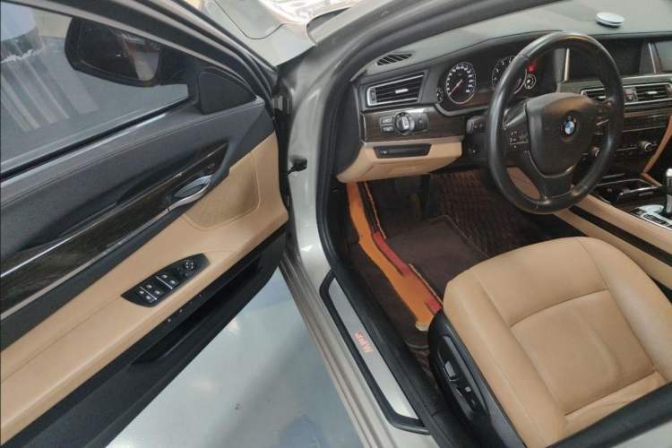 Used BMW 7 Series 2014 730Li Premium Edition Interior 3