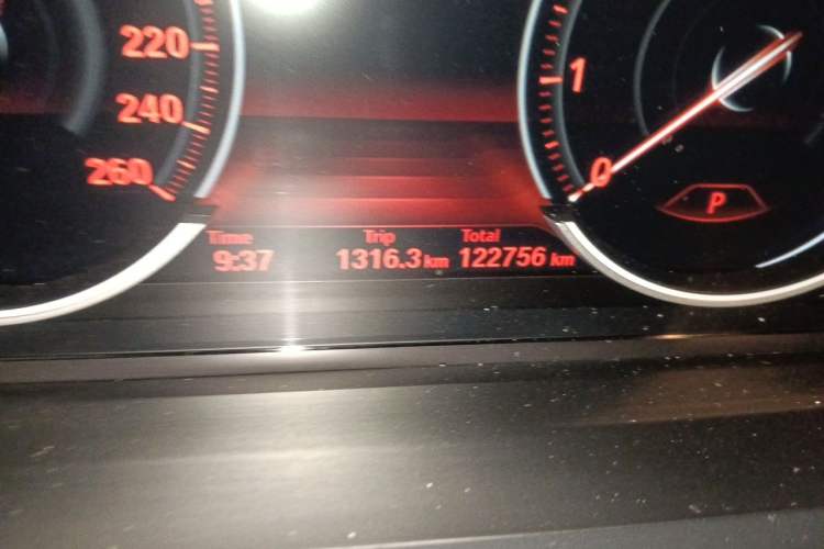 Used BMW 7 Series 2014 730Li Premium Edition Odometer Close Up
