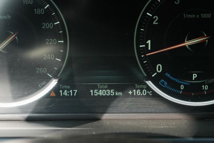 Used BMW 7 Series 2014 730Li Premium Edition Odometer Close Up