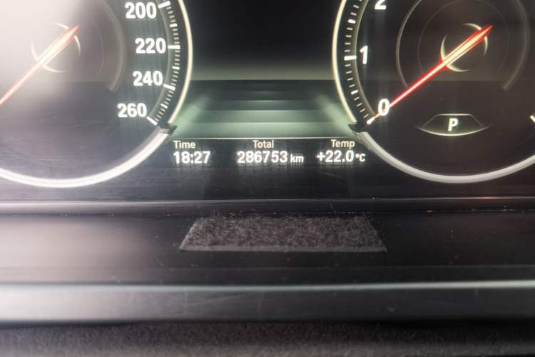 Used BMW 7 Series 2014 730Li Premium Edition Odometer Close Up