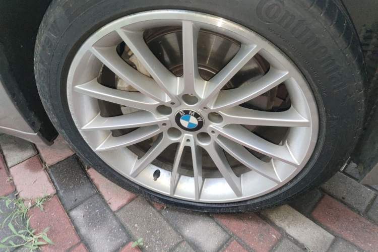 Used BMW 7 Series 2014 730Li Premium Edition Right Front Wheel Hub