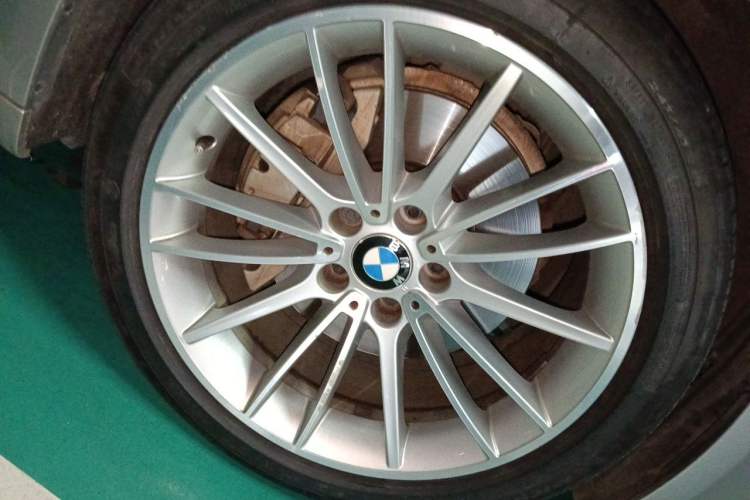 Used BMW 7 Series 2014 730Li Premium Edition Right Front Wheel Hub