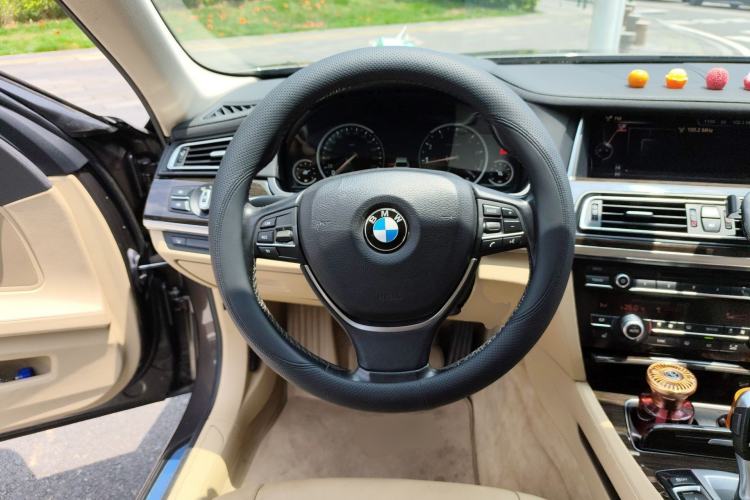 Used BMW 7 Series 2014 730Li Premium Edition Steering Wheel