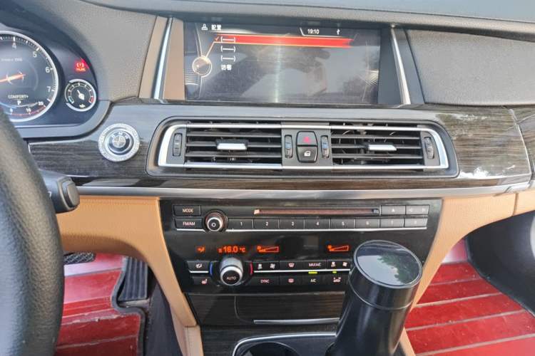 Used BMW 7 Series 2014 730Li Premium Edition Audio And AC Panel