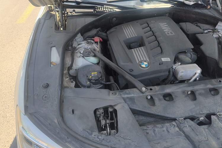 Used BMW 7 Series 2014 730Li Premium Edition Engine Bay Right