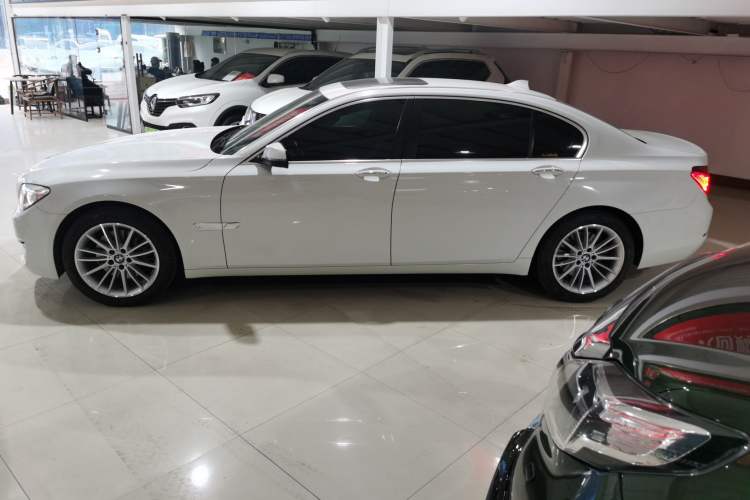 Used BMW 7 Series 2014 730Li Premium Edition Exterior 5