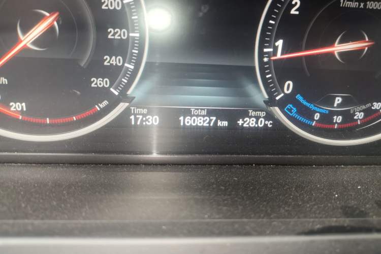 Used BMW 7 Series 2014 730Li Premium Edition Odometer Close Up