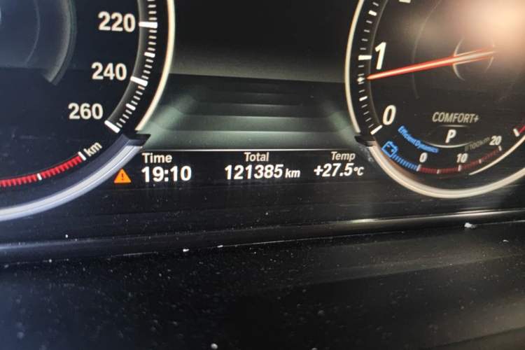 Used BMW 7 Series 2014 730Li Premium Edition Odometer Close Up