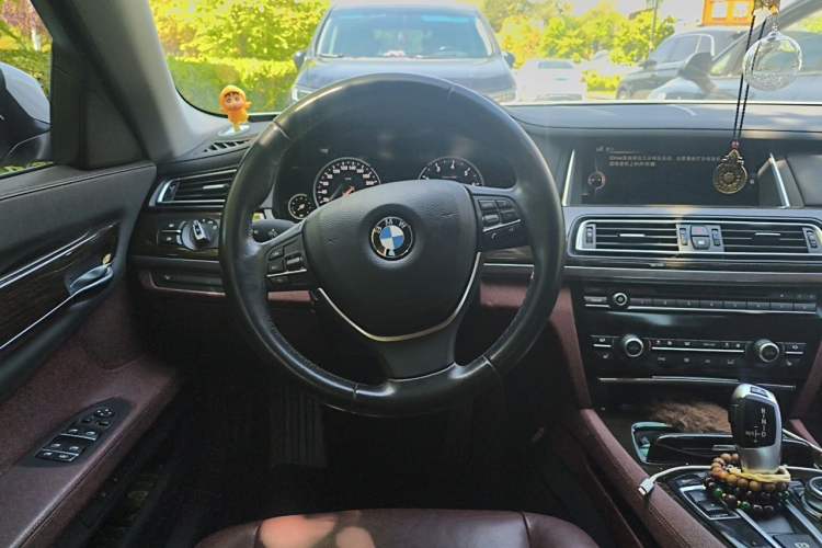 Used BMW 7 Series 2014 730Li Premium Edition Steering Wheel