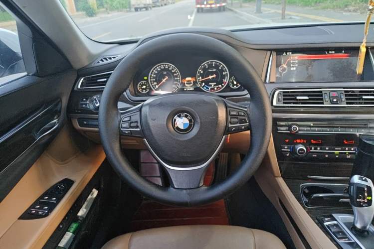 Used BMW 7 Series 2014 730Li Premium Edition Steering Wheel