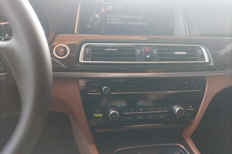 Used BMW 7 Series 2014 730Li Premium Edition Audio And AC Panel