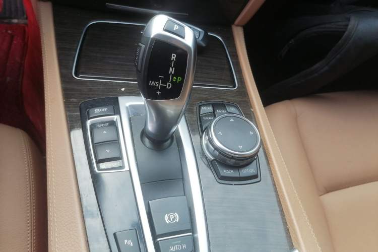 Used BMW 7 Series 2014 730Li Premium Edition Gear Lever