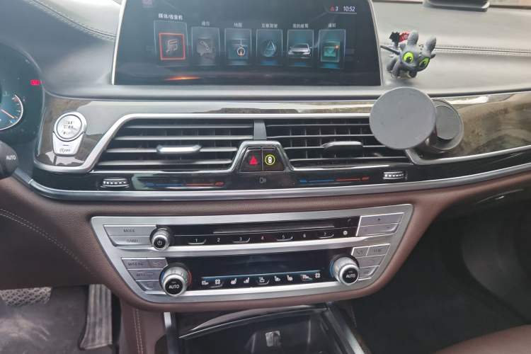 Used BMW 7 Series 2016 740Li Luxury Edition Audio And AC Panel