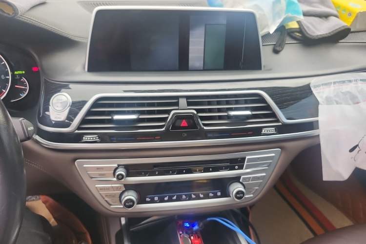 Used BMW 7 Series 2016 730Li Luxury Model Audio And AC Panel