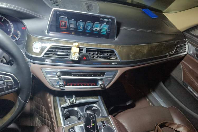 Used BMW 7 Series 2016 730Li Luxury Model Audio And AC Panel