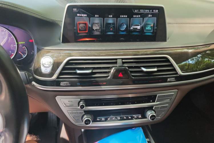 Used BMW 7 Series 2016 740Li Luxury Edition Audio And AC Panel