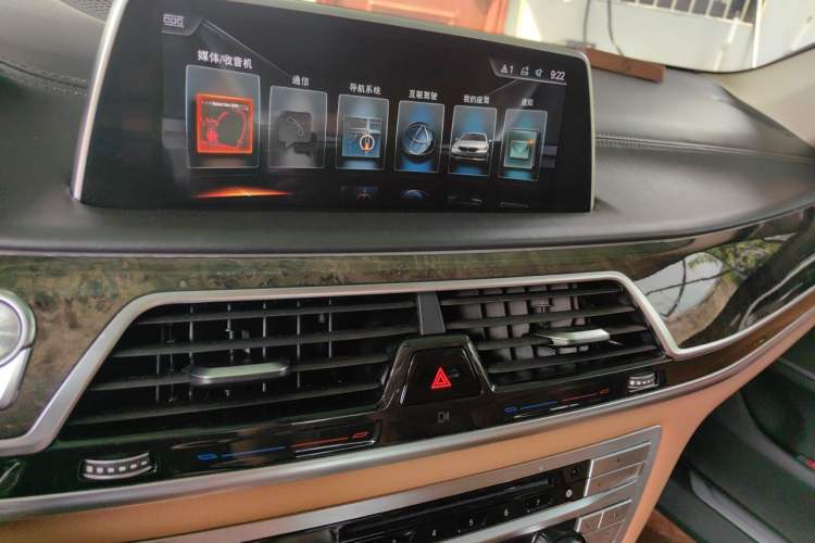 Used BMW 7 Series 2016 730Li Luxury Model Audio And AC Panel