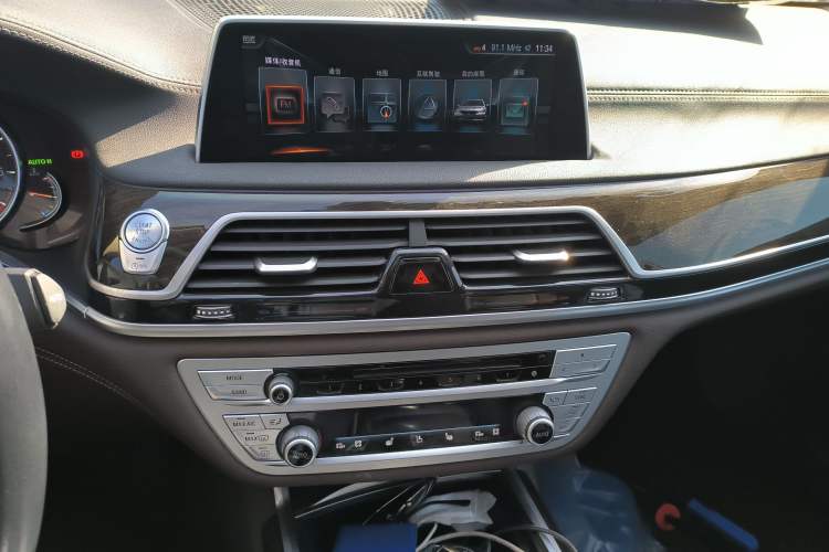 Used BMW 7 Series 2016 730Li Leading Model Audio And AC Panel