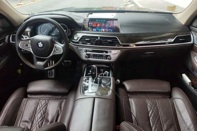 Used BMW 7 Series 2016 730Li Luxury Model Center Console