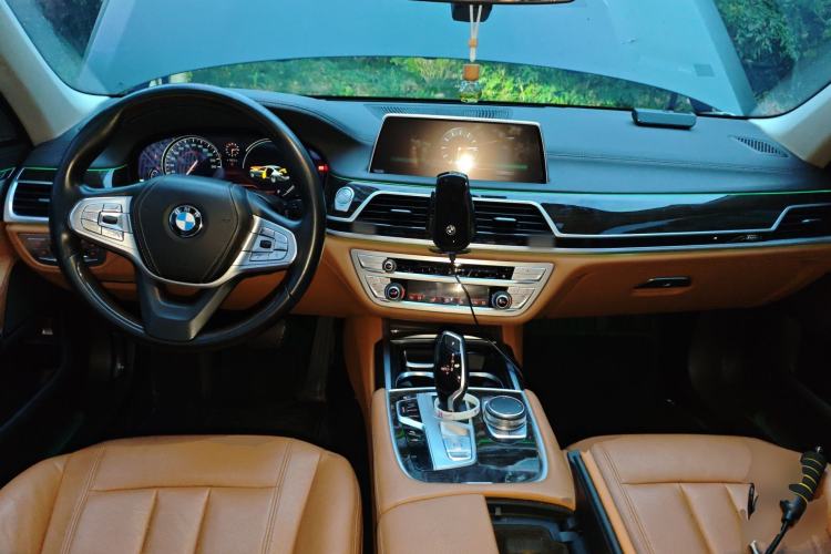 Used BMW 7 Series 2016 730Li Leading Model Center Console
