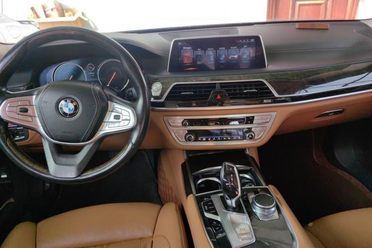 Used BMW 7 Series 2016 730Li Luxury Model Center Console