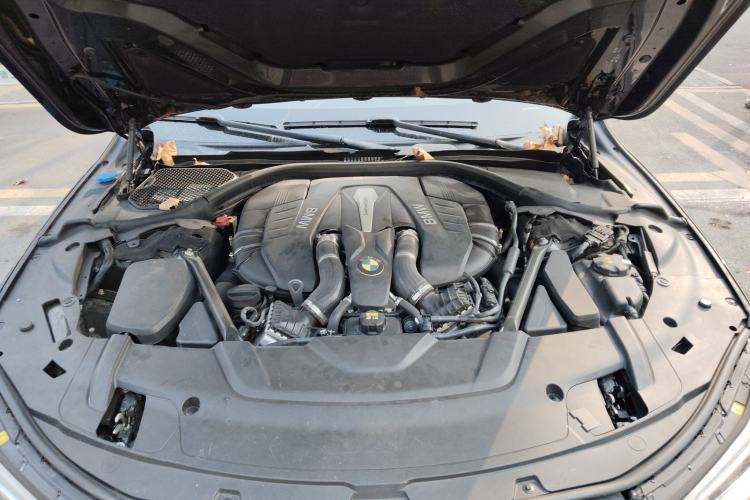 Used BMW 7 Series 2016 750Li xDrive Four-Seat Version Engine Bay