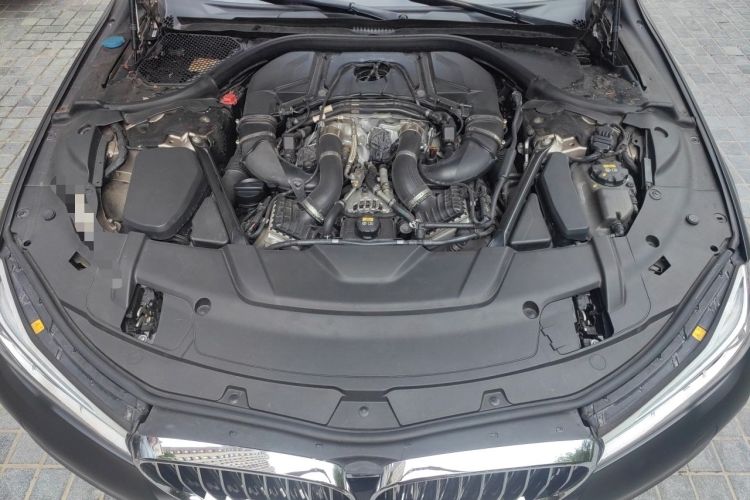 Used BMW 7 Series 2016 750Li xDrive Four-Seat Version Engine Bay
