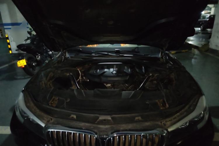 Used BMW 7 Series  Engine Bay