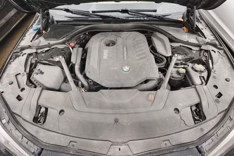 Used BMW 7 Series  Engine Bay