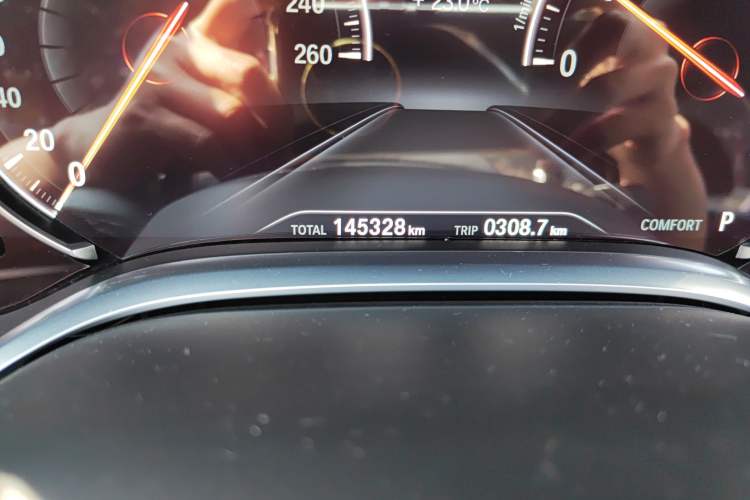 Used BMW 7 Series 2016 730Li Leading Model Odometer Close Up