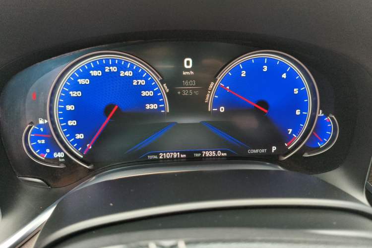 Used BMW 7 Series 2016 730Li Leading Model Odometer Close Up