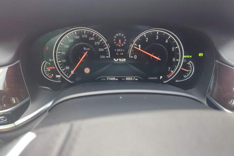 Used BMW 7 Series 2016 750Li xDrive Four-Seat Version Odometer Close Up