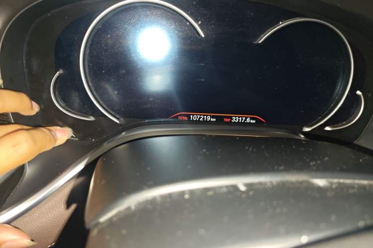 Used BMW 7 Series 2016 730Li Leading Model Odometer Close Up