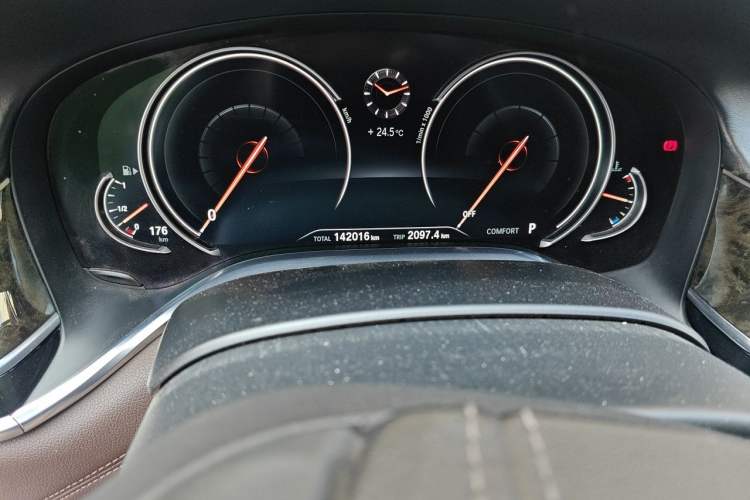 Used BMW 7 Series  Odometer Close Up