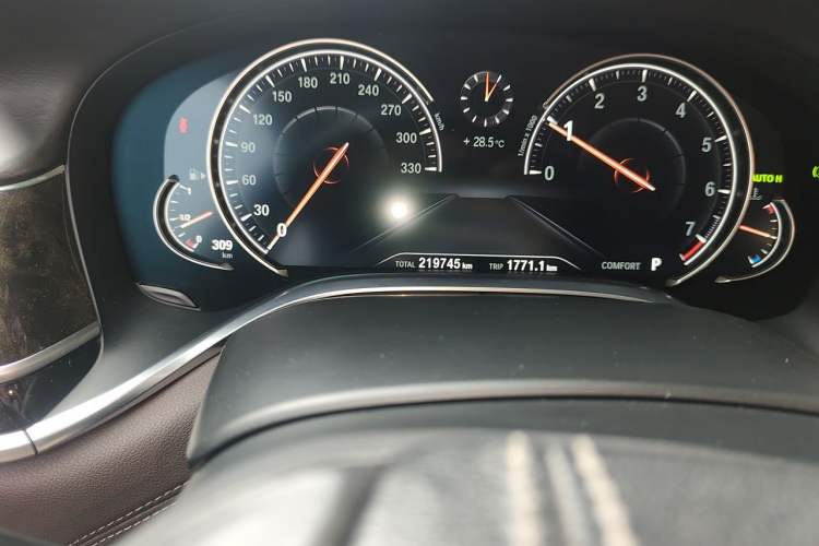 Used BMW 7 Series 2016 730Li Luxury Model Odometer Close Up