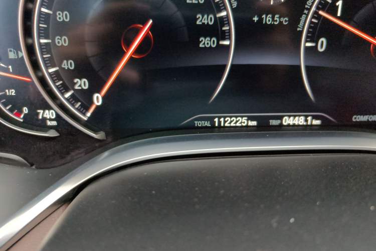 Used BMW 7 Series 2016 730Li Leading Model Odometer Close Up