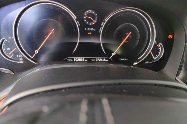 Used BMW 7 Series 2016 730Li Luxury Model Odometer Close Up