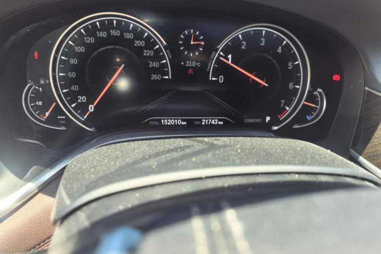 Used BMW 7 Series 2016 730Li Leading Model Odometer Close Up