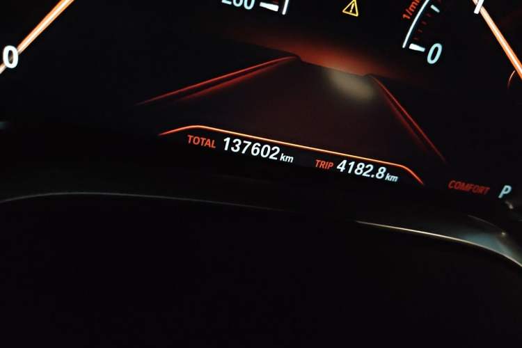 Used BMW 7 Series 2016 730Li Leading Model Odometer Close Up